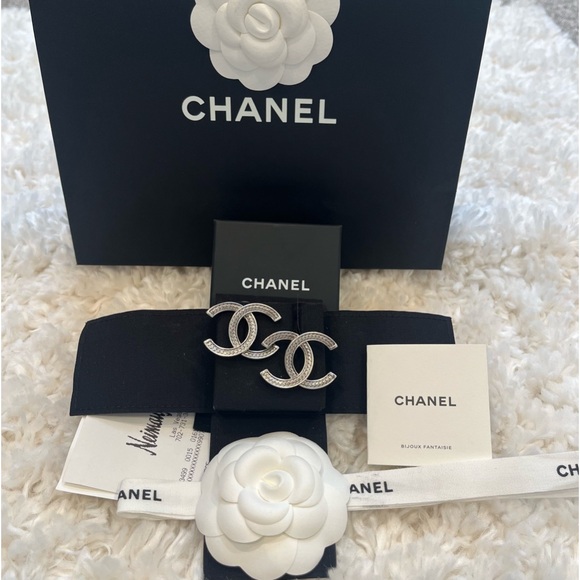 ❌SOLD❌CHANEL 24B XXL Silver CC Logo Stud Earrings - Brand NEW with TAG & RECEIPT - Picture 5 of 9